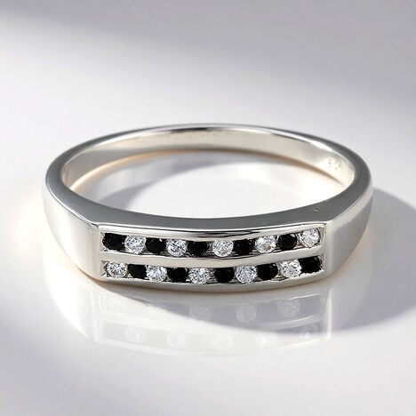 Anello in argento con Spinello Nero
