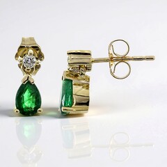 Orecchini in oro con Smeraldo Zambia AAA
