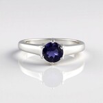 Anello in argento con Iolite