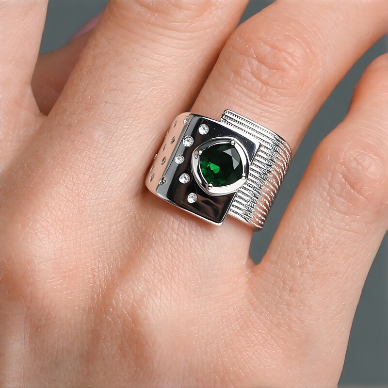 Anillo en plata con Ópalo de Mezezo (de Melo Essence)