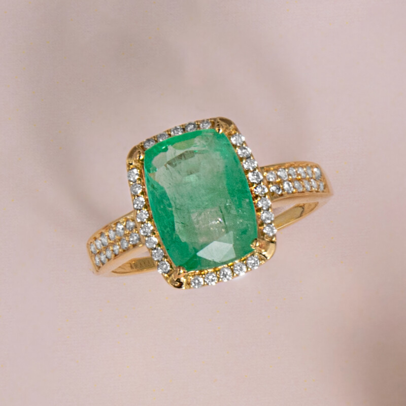 Gouden ring met een Ethiopische smaragd (AMAYANI)