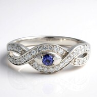 Anello in argento con Iolite del Madagascar