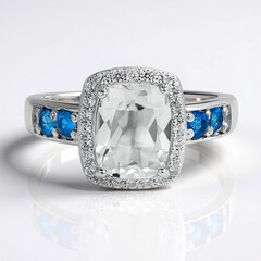 Anello in argento con Topazio Bianco