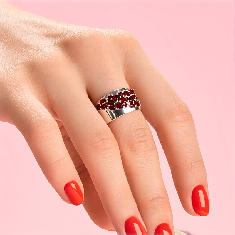 Anillo en plata con Granate de Mozambique