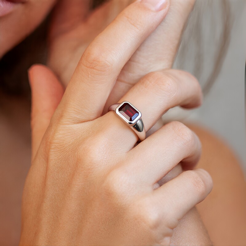 Anillo en plata con Granate de Mozambique