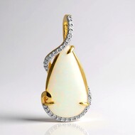 Pendentif en or et Opale blanche du Brésil