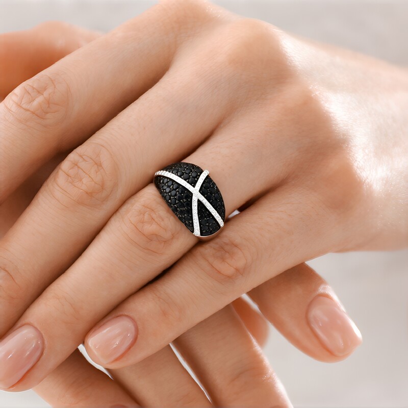 Anello in argento con Spinello Nero