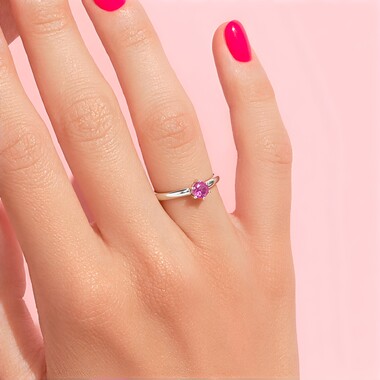 Zilveren ring met een roze saffier