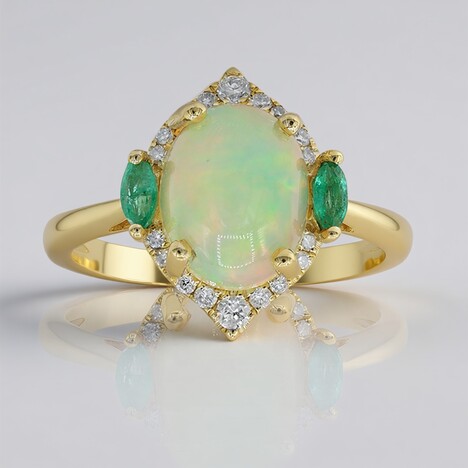 Anello in oro con Opale di Welo AAA