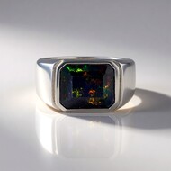 Anello in argento con Opale Mezezo