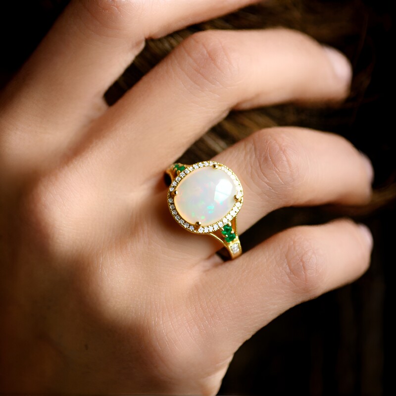 Anillo en oro con Ópalo Welo AAA (CIRARI)
