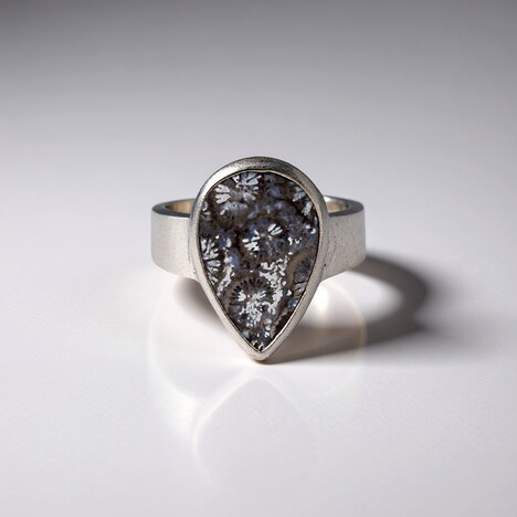 Anello in argento con Corallo Pietrificato