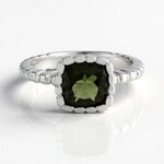 Anello in argento con Moldavite