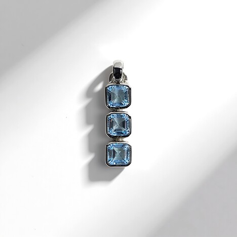 Ciondolo in argento con Topazio Blu