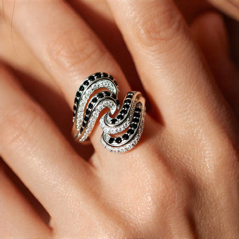 Zilveren ring met zwarte spinelstenen