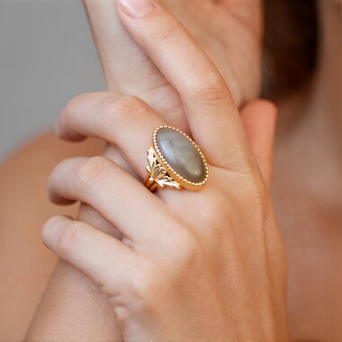 Anello in argento con Labradorite