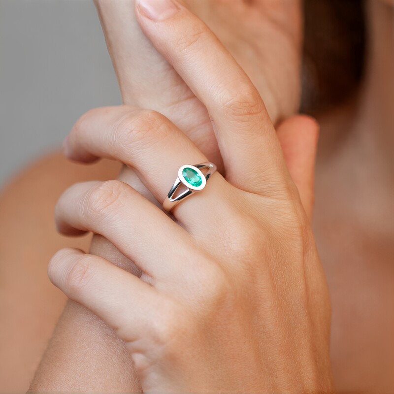 Anillo en plata con Esmeralda de Colombia