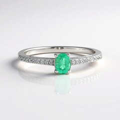 Anello in argento con Smeraldo Russo (Adela Silber)