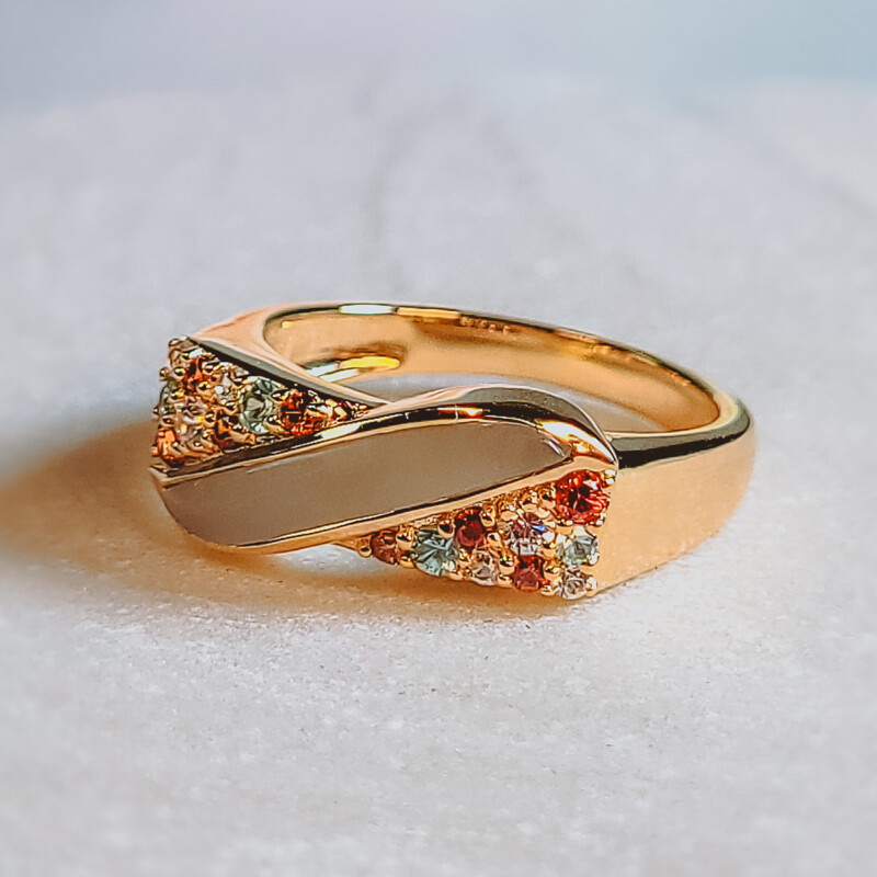Zilveren ring met een witte maansteen (KM by Juwelo)