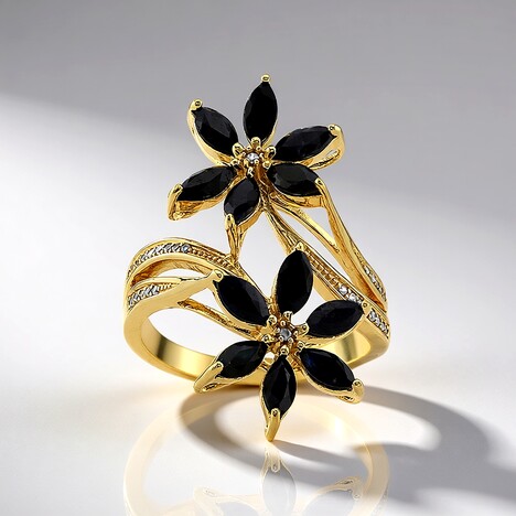Anello in argento con Zaffiro Nero