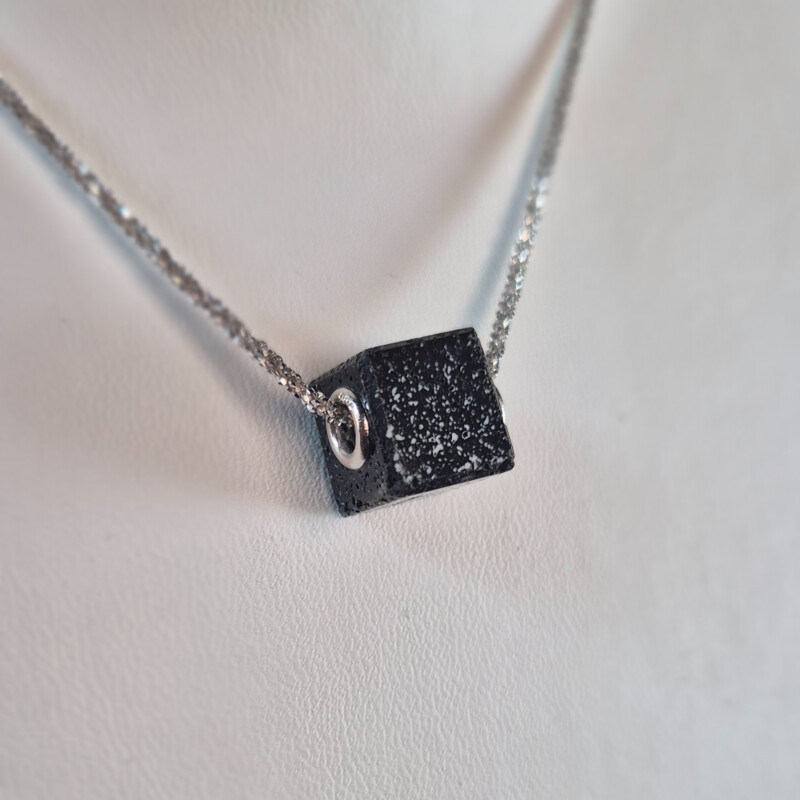 Schwarze Lava-Silberanhänger (MONOSONO COLLECTION)