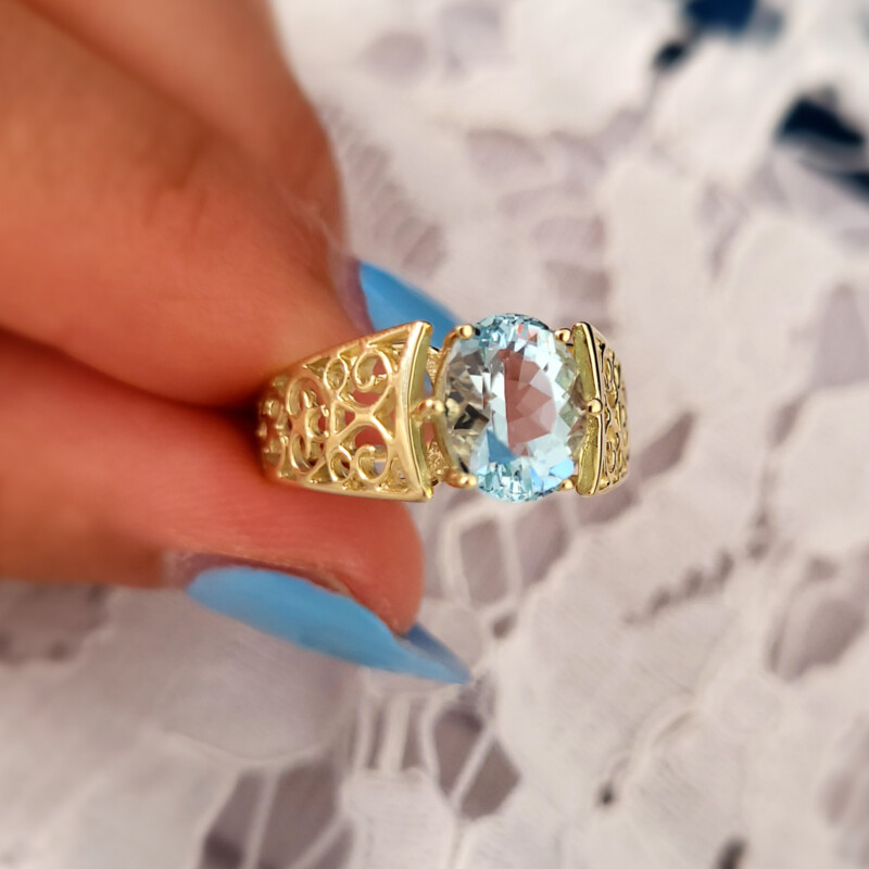 Gouden ring met een Santa Maria-aquamarijn (CUSTODANA)