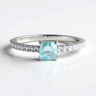 Anillo en plata con Zircón de Ratanak Kirí