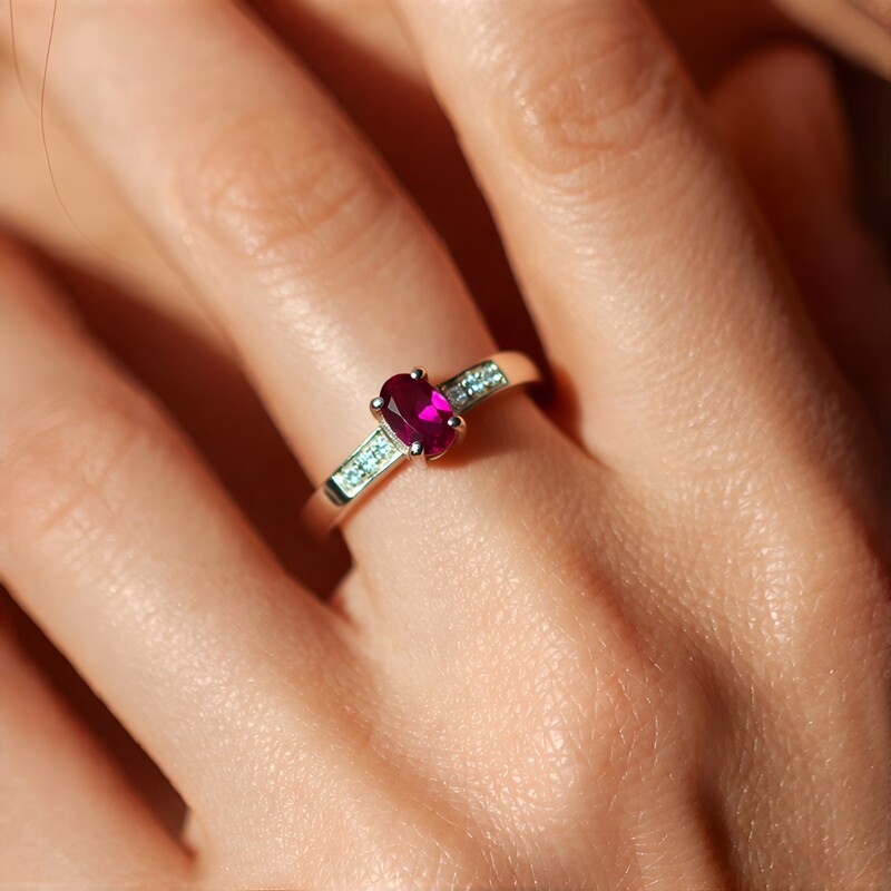 Anello in argento con Rodolite