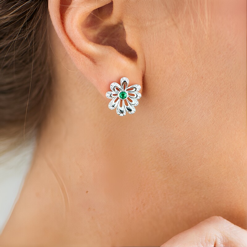 Zilveren oorbellen met Russische smaragden (de Melo Essence)