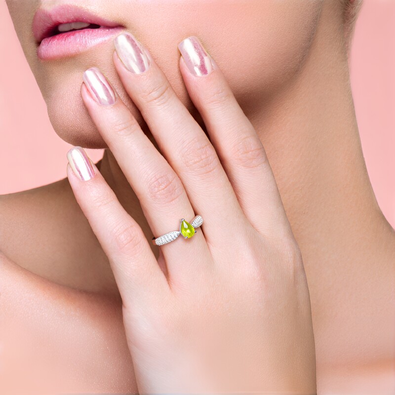 Anillo en plata con Esfena