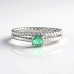 Anello in argento con Smeraldo Russo (Adela Silber)