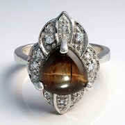 Anello in argento con Occhio di Tigre Rosso