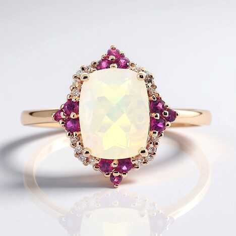 Anello in oro con Opale di Welo AAA