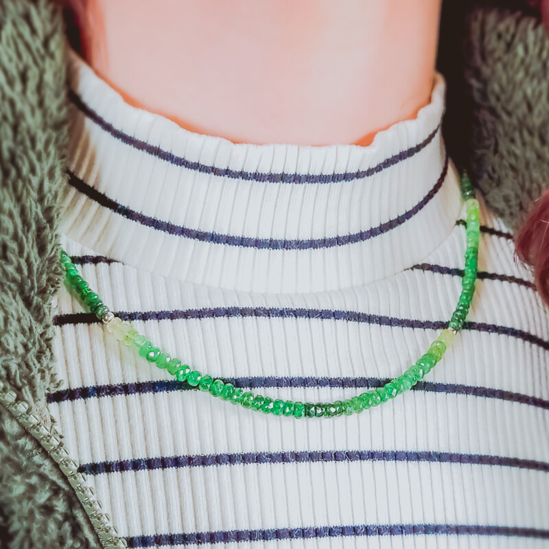 Zilveren halsketting met tsavorieten