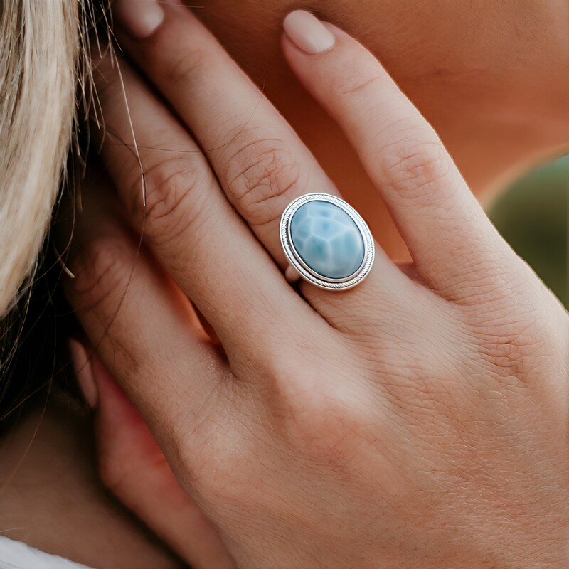 Zilveren ring met een larimar