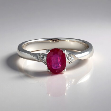 Anello in argento con Rubino Bemainty