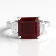 Zilveren ring met een Robijnkleurige Korund