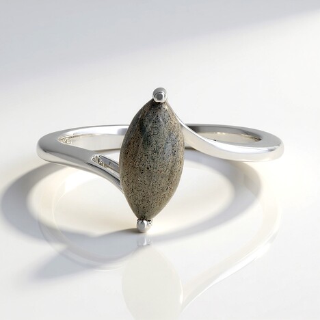 Anello in argento con Labradorite