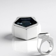 Bague en argent et Topaze bleu de Londres (de Melo Essence)