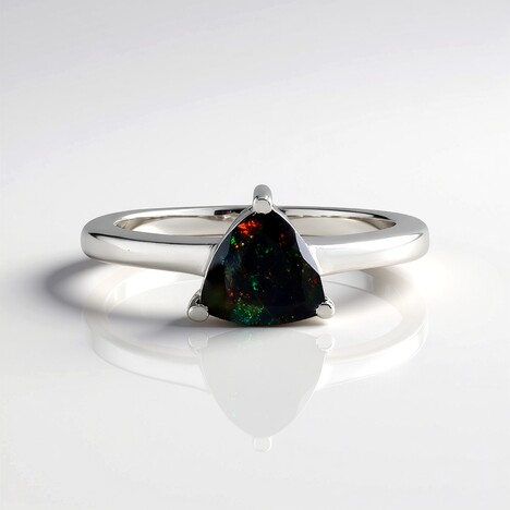 Anello in argento con Opale Mezezo