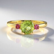 Anillo en plata con Esfena