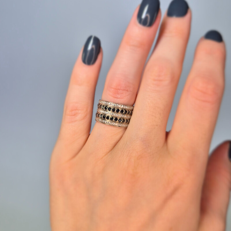 Zilveren ring met zwarte spinelstenen