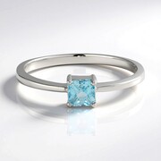Anillo en plata con Zircón de Ratanak Kirí