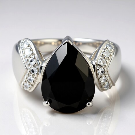 Anello in argento con Spinello Nero
