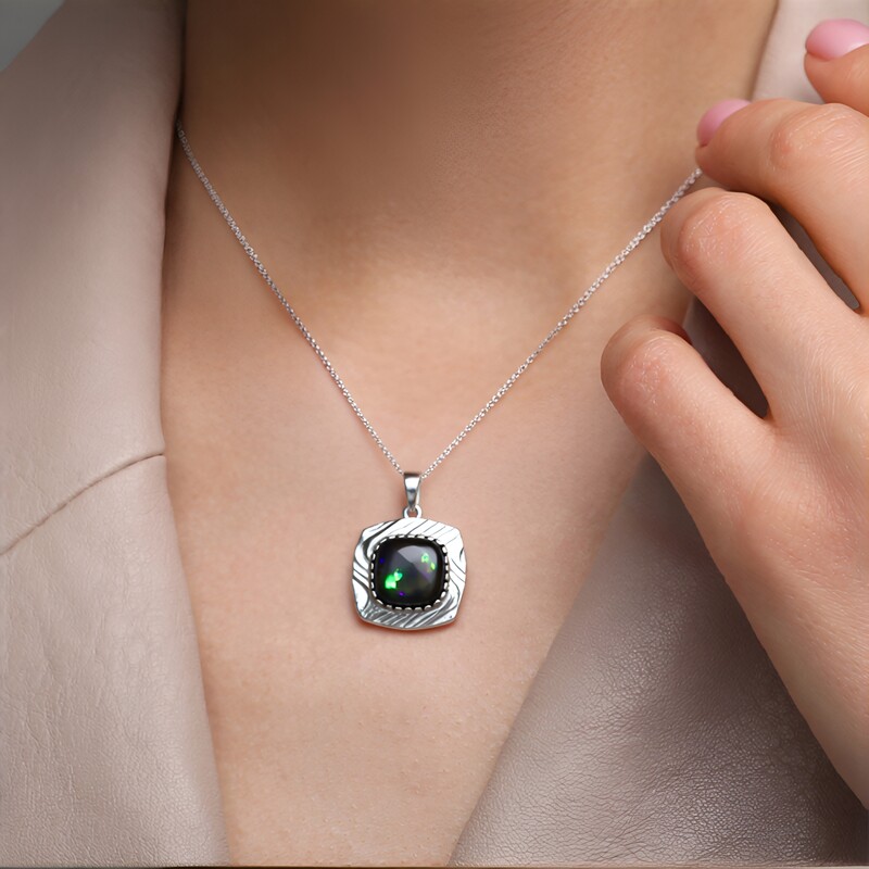 Pendentif en argent et Opale Mezezo