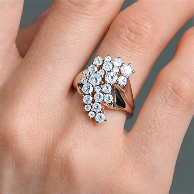 Anillo en plata con Zircón (de Melo Essence)