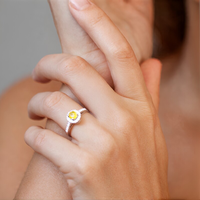 Anillo en plata con Diamante I3 amarillo