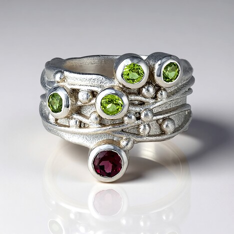 Anello in argento con Rodolite