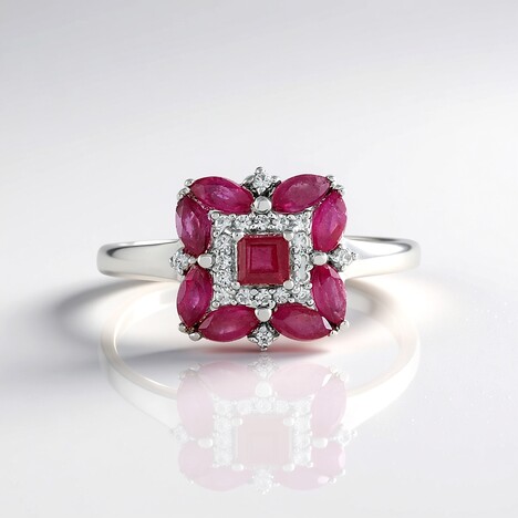 Anello in argento con Rubino del Madagascar