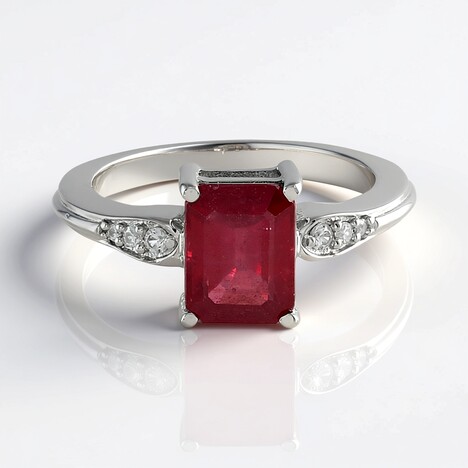 Anello in argento con Rubino Bemainty
